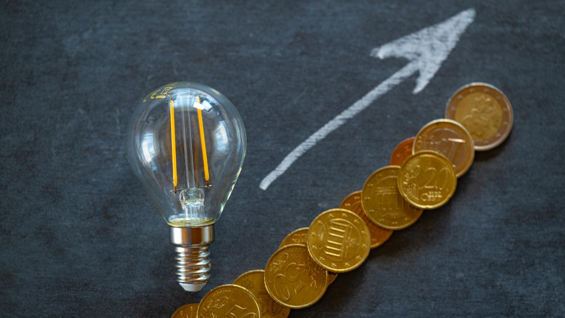 Ujemne ceny energii w Polsce w 2025 roku - rekordowa liczba godzin